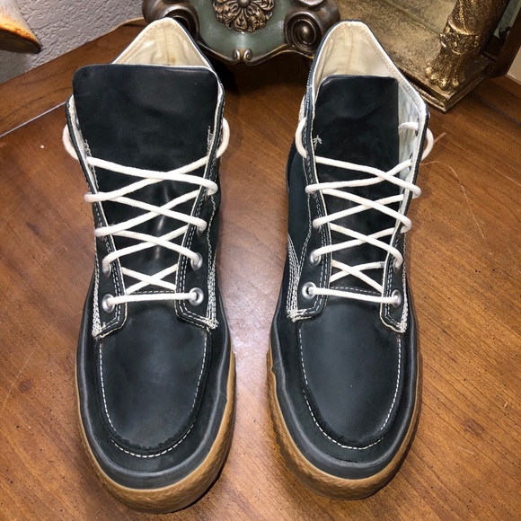 PREOWNED men Convers Leather High Top Gum Sole W/ Fabric Heel Pulls.  Size 10 - Picture 1 of 7